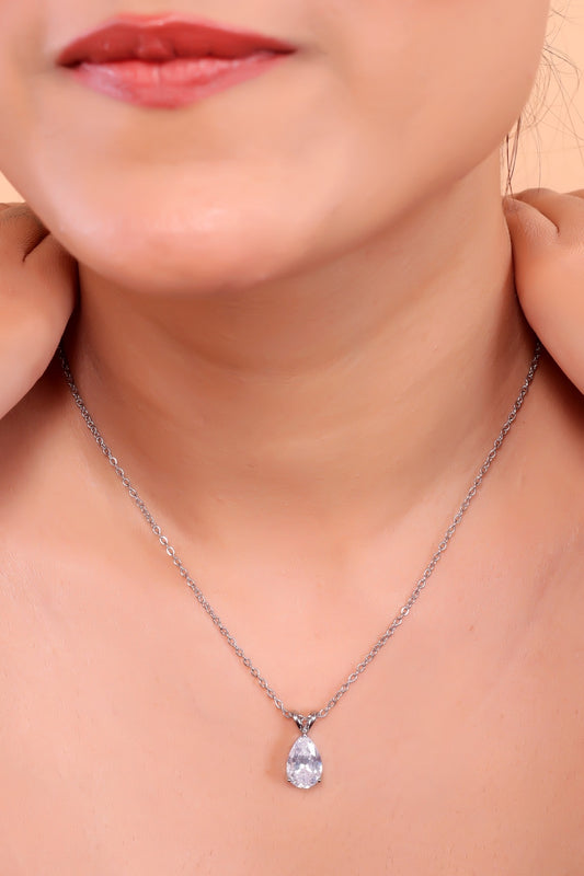 Elegant Pear-Cut Diamond Pendant Necklace – Timeless Brilliance & Sophistication
