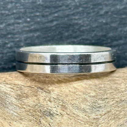 Silver/ Gold/ Rose Gold Close-Up of a Stylish Metallic Ring – A Timeless Symbol of Elegance &amp; Strength