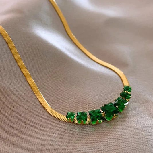 Silver/ Gold/ Rose gold  Luxurious Gold Necklace with Radiant Green Gemstone Accents – A Statement of Elegance &amp; Sophistication