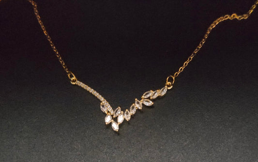Silver/ Gold / Rose gold Stylish Gold Necklace with Sparkling Crystal Accents – A Statement of Elegance &amp; Radiance