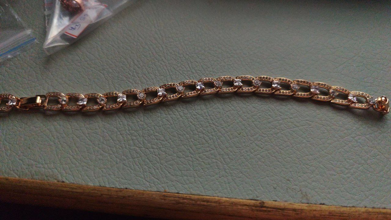 Silver/ Gold/ Rose gold Luxurious Gold Cuban Link Bracelet with Sparkling Diamonds – A Bold &amp; Timeless Masterpiece