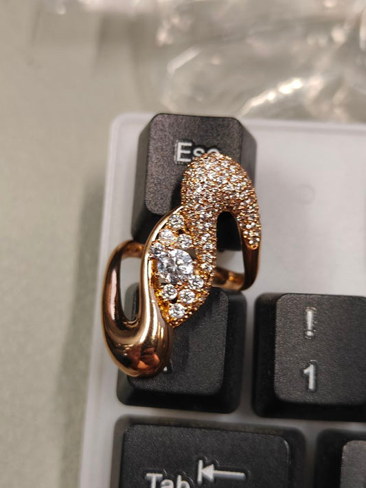 Silver/ Gold/ Rose Gold Exquisite Rose Gold Statement Ring with Sparkling Diamond Accents and Elegant Curved Design